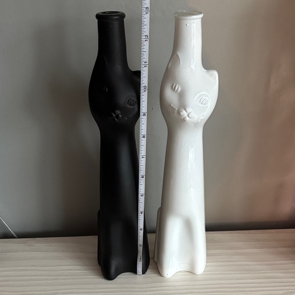 Black‎ and White Cat-Shaped Rheinhessen Bottles - Picture 8 of 8